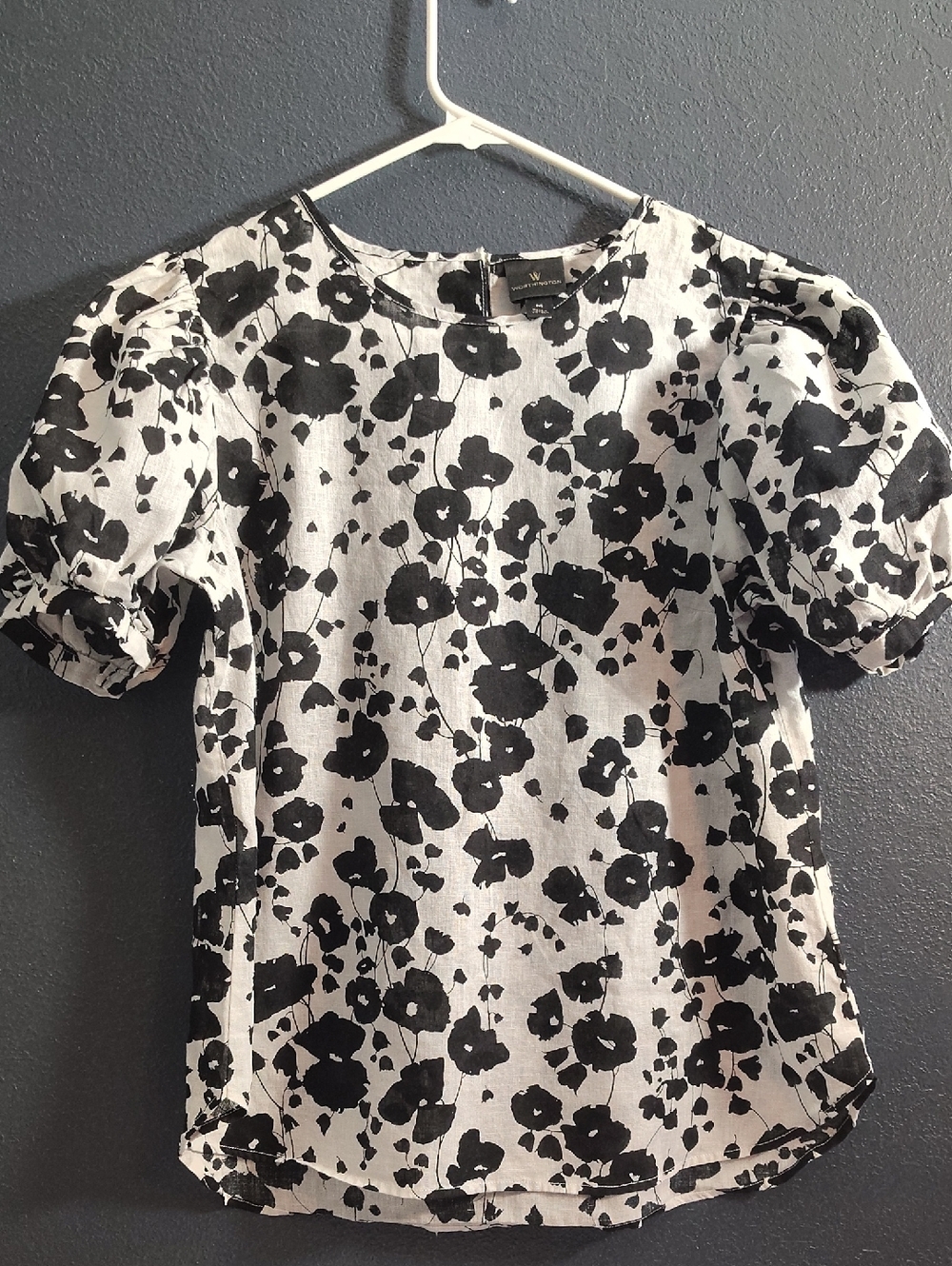 Worthington Monochrome Light Linen blend Black  White Floral PuffSleeve Top